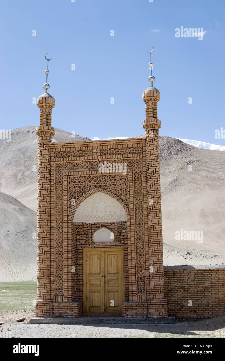 Mezquita en la aldea Subash Karakul Lago de la provincia de Xinjiang China Foto de stock