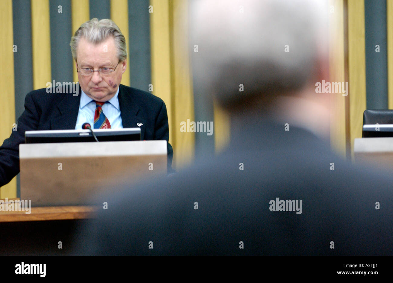 Señor Presidente Senedd Dafydd ElisThomas en su terminal de