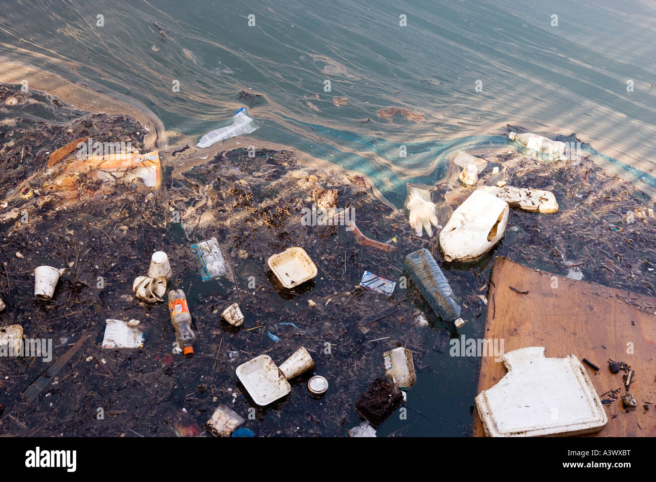 La contaminación en dock de combadura portsmouth uk Foto de stock