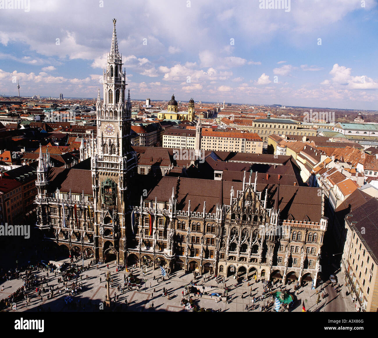 Geografía / viajes, Alemania, Baviera, Munich, ayuntamiento, vista desde 'Alter Peter' en el ayuntamiento y Marienplatz, Foto de stock