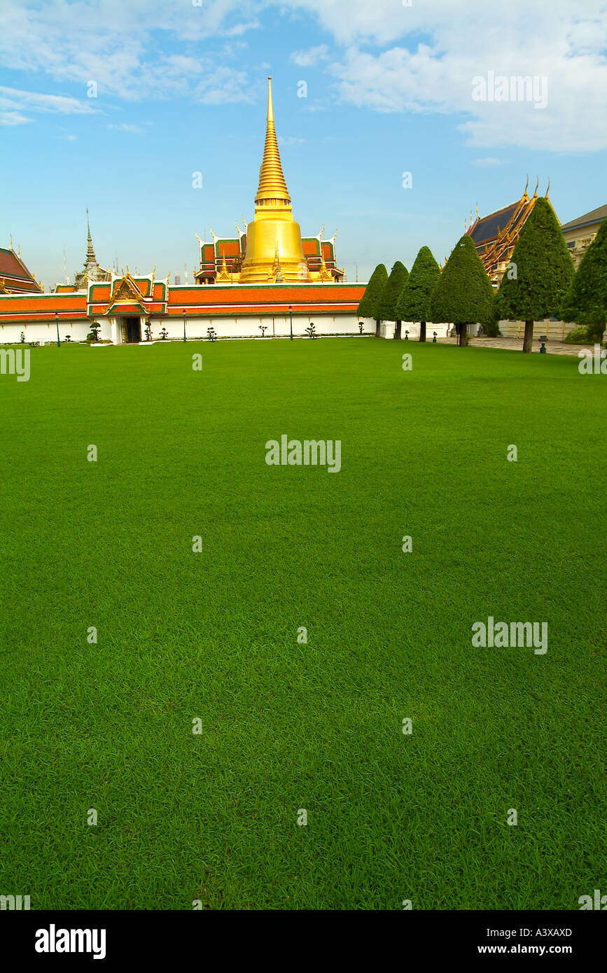 Tailandia Bangkok pagoda dorada de Chedi Pra Si Ratana en Wat Pra Keo Foto de stock