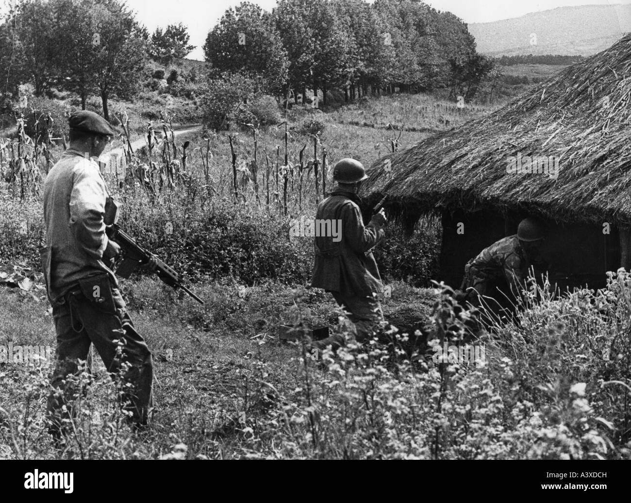 Geografía / viajes, Congo, Simba levantamiento 1964 - 1965, mercenarios buscando un pueblo, 1964 de diciembre, Foto de stock