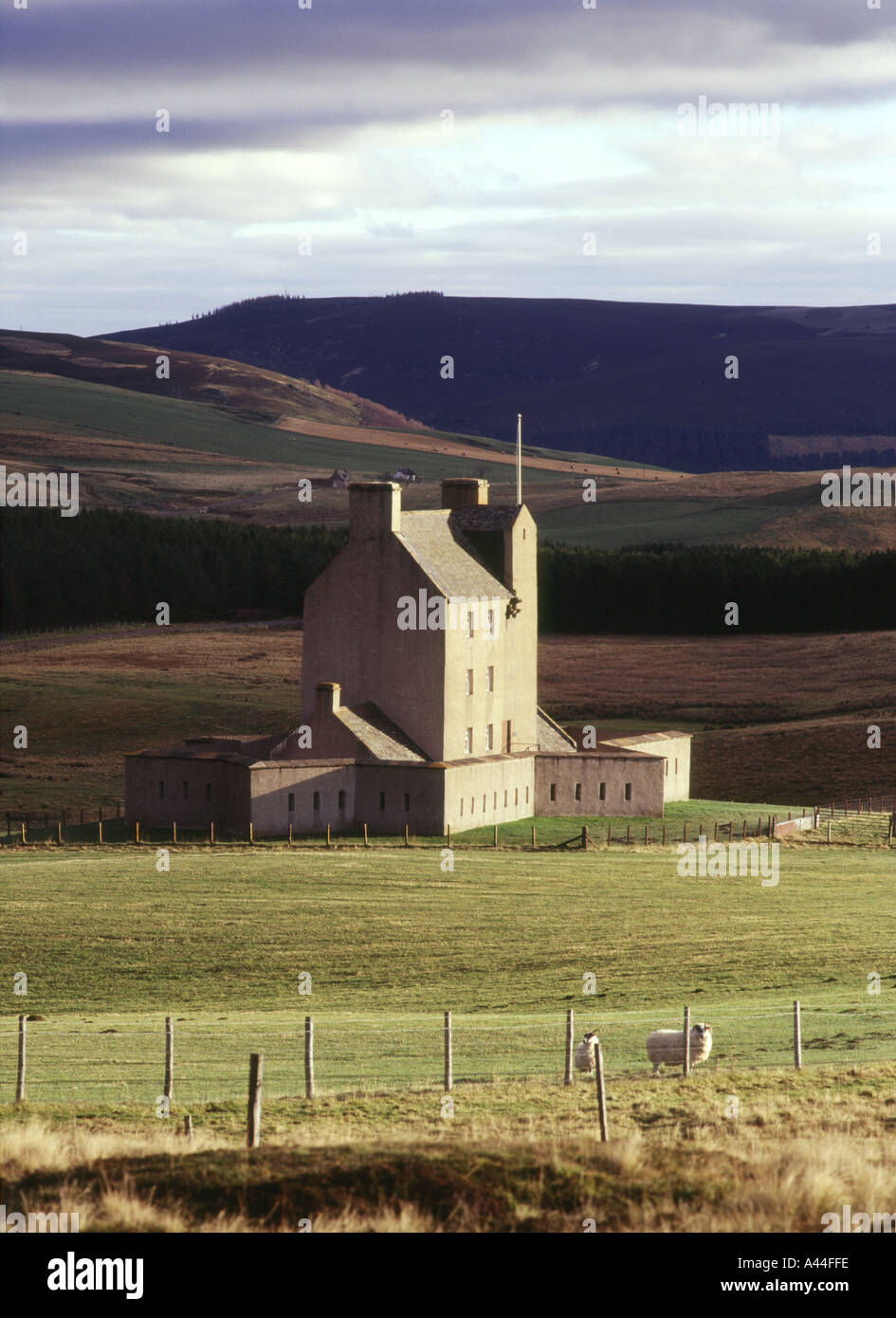 dh CORGARFF CASTILLO ABERDEENSHIRE jacobita militar Inglés Redcoats soldados guarnición cuarteles castillo historia escocia tierras altas Foto de stock