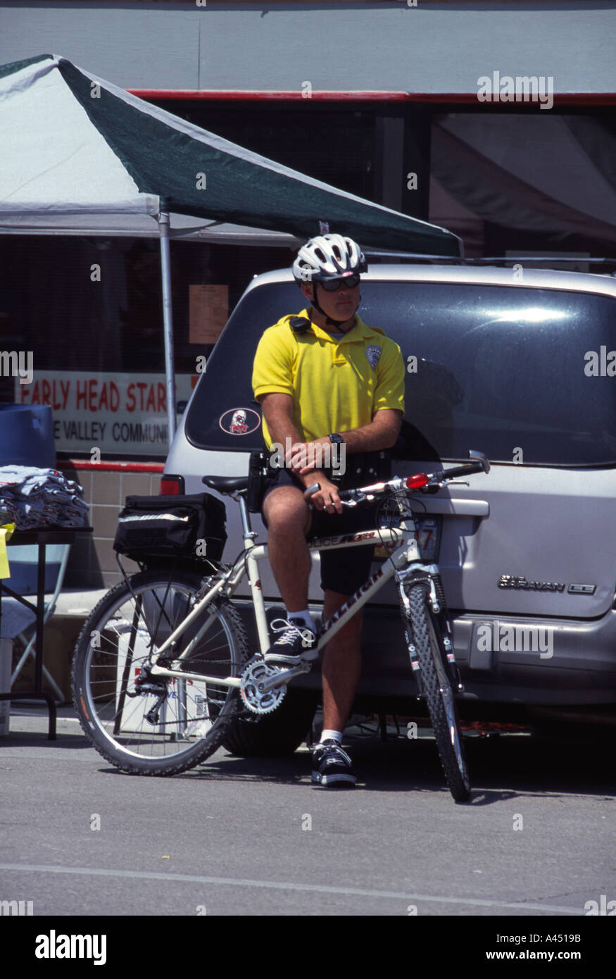 American bicycle police fotografías e imágenes de alta resolución - Alamy