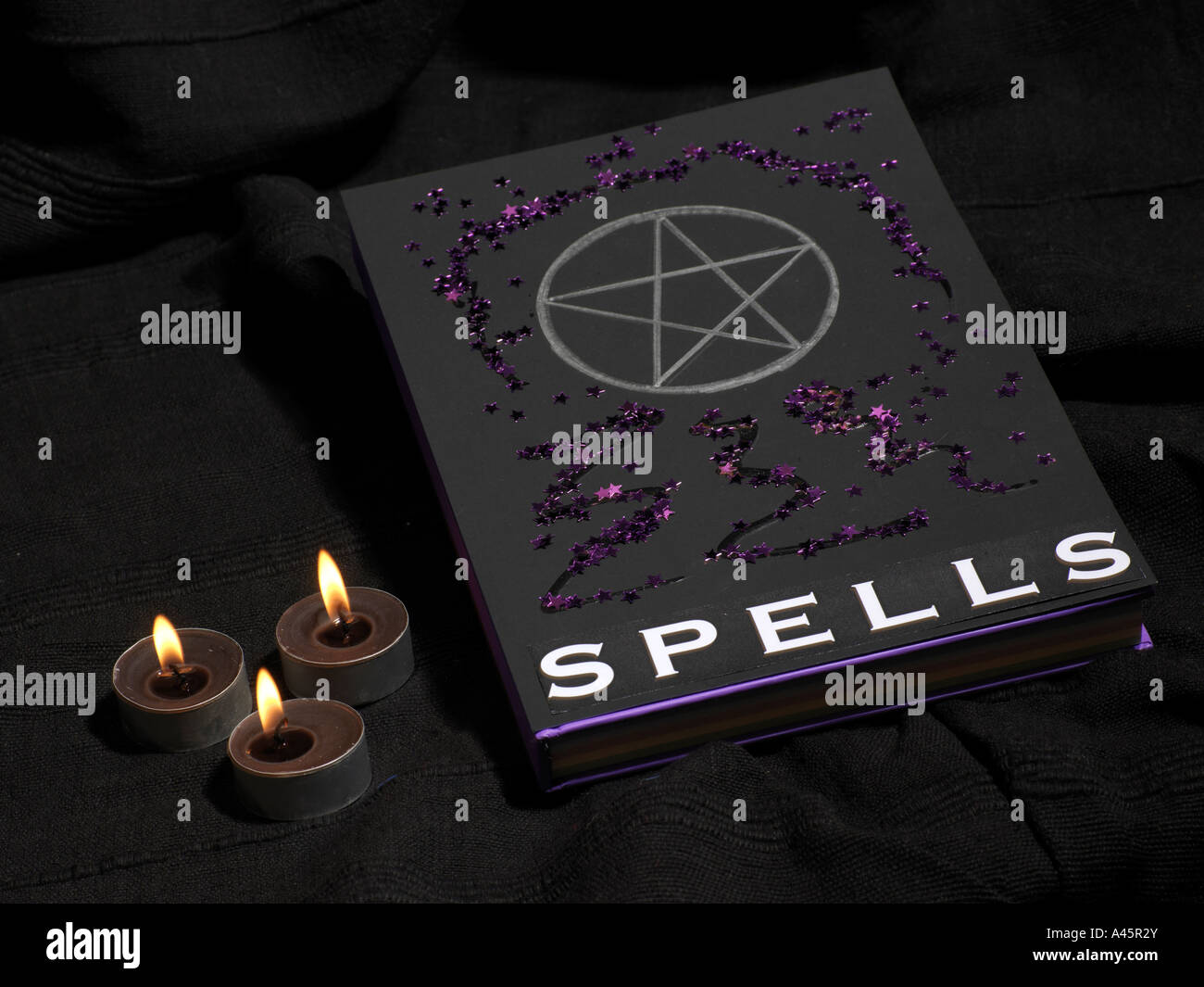 Libro de hechizos Wicca libro de sombras Foto de stock