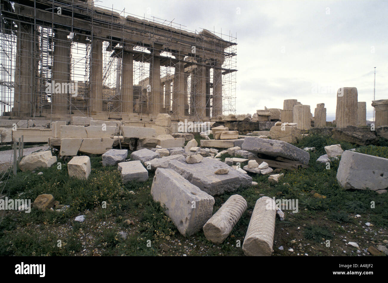 Restauración del Partenón en el Acrópolis de Atenas, la piedra ha sido corroído por la contaminación atmosférica 1992 Foto de stock