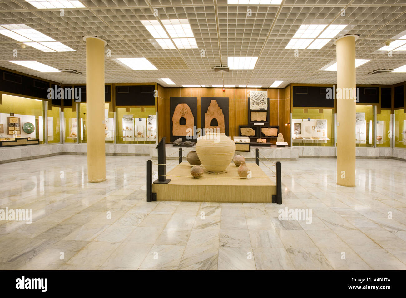 Una de las salas principales del Museo de Al Ain, Abu Dhabi, Emiratos Árabes Unidos (Al Ain) Foto de stock