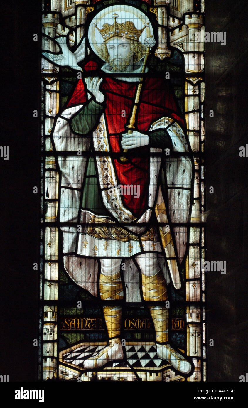 Vidriera de San Oswald en la Iglesia de St. Oswald, Grasmere, Lake District, Inglaterra, Reino Unido. Foto de stock