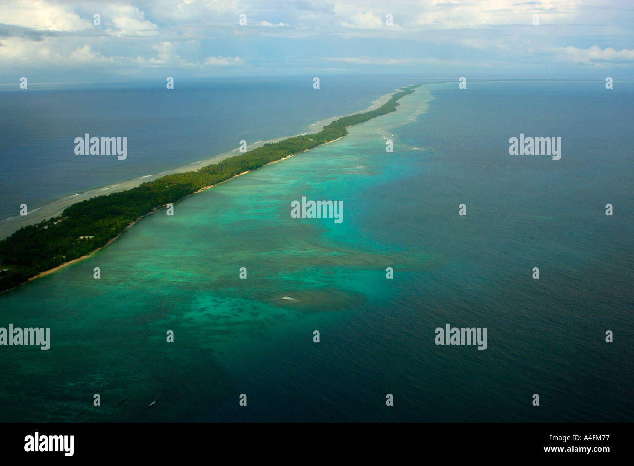 Vista aérea del atolón Majuro, Islas Marshall N Pacífico Foto de stock