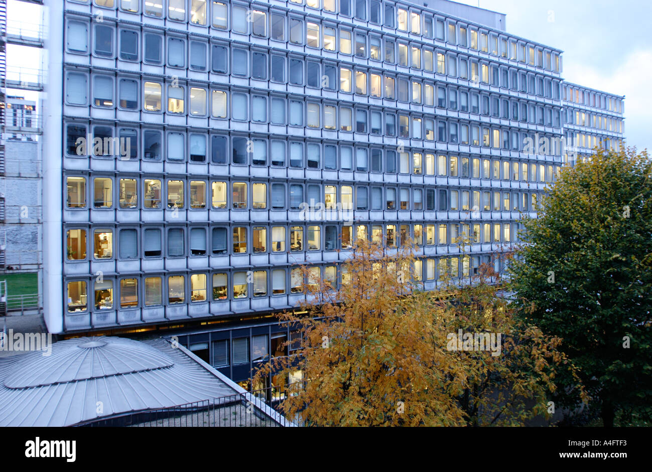 La Unesco París FRANCIA Anexo colmena como edificios modernos Foto de stock