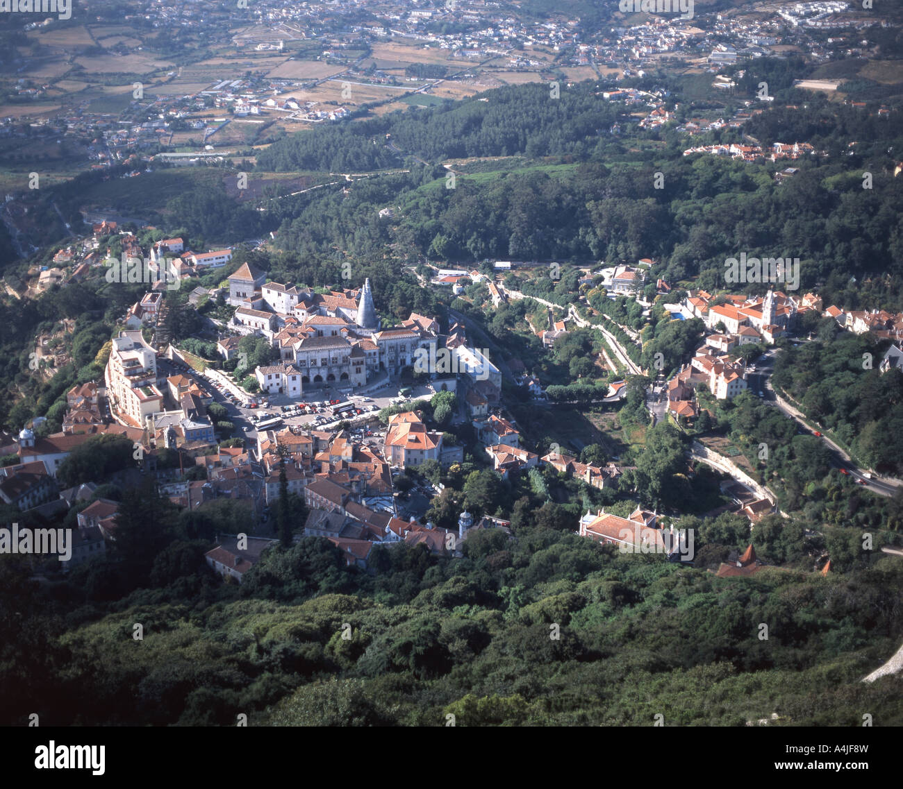 Vista de la ciudad desde el castillo morisco, Sintra, Extremadura, Portugal Foto de stock