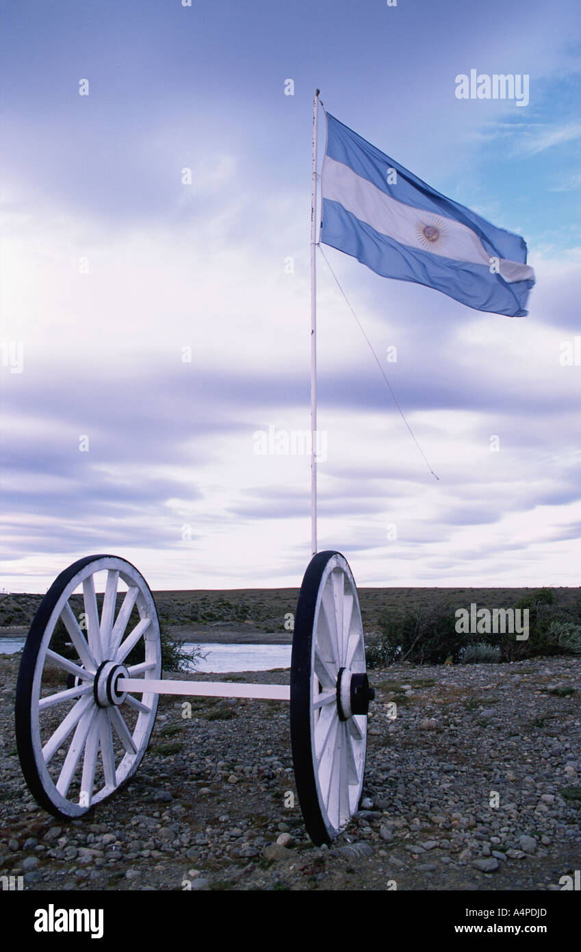 Bandera Argentina en la pampa patagónica Patagonia Argentina América
