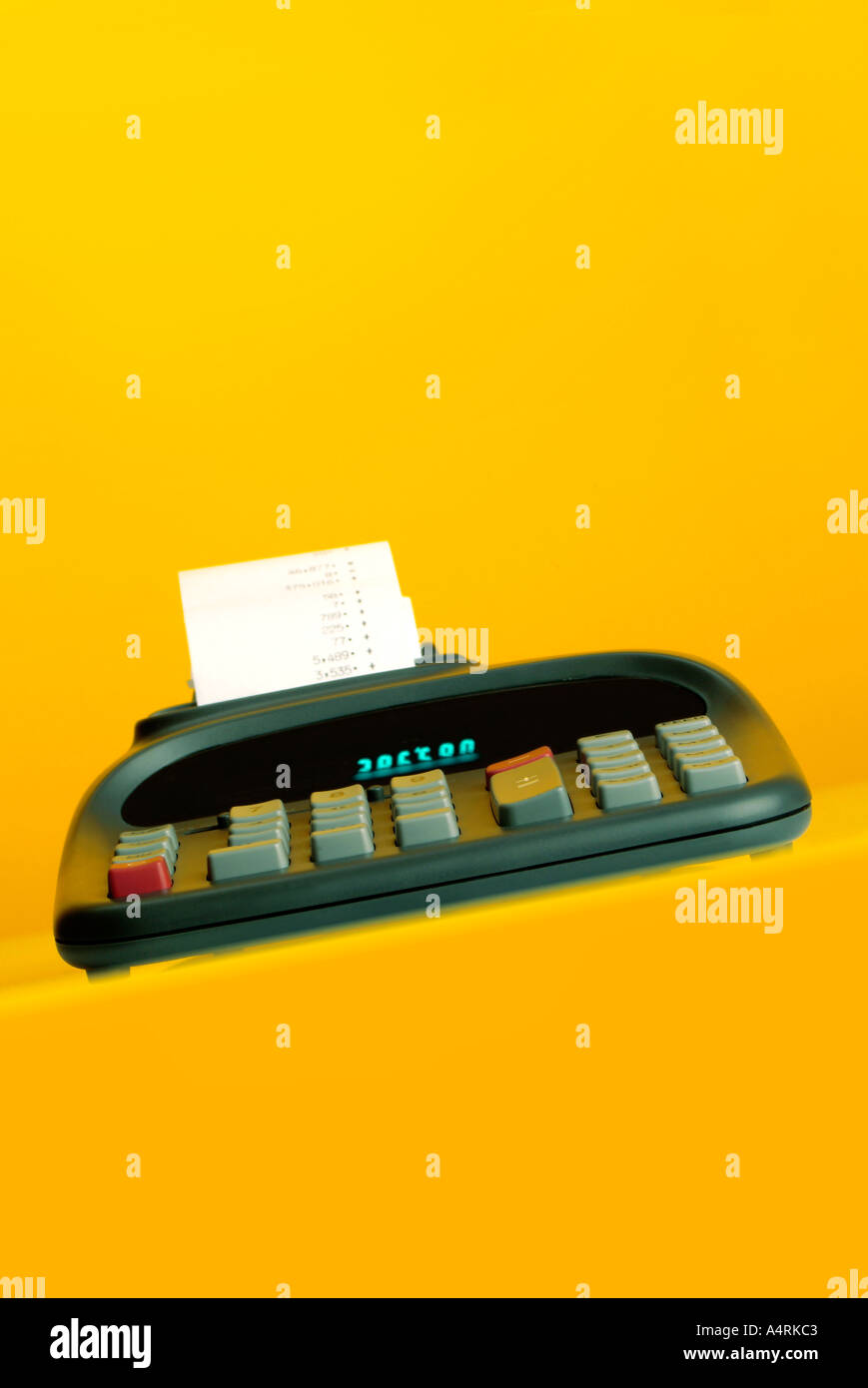 Ordenador de sobremesa Tischrechner calculadora de escritorio Foto de stock