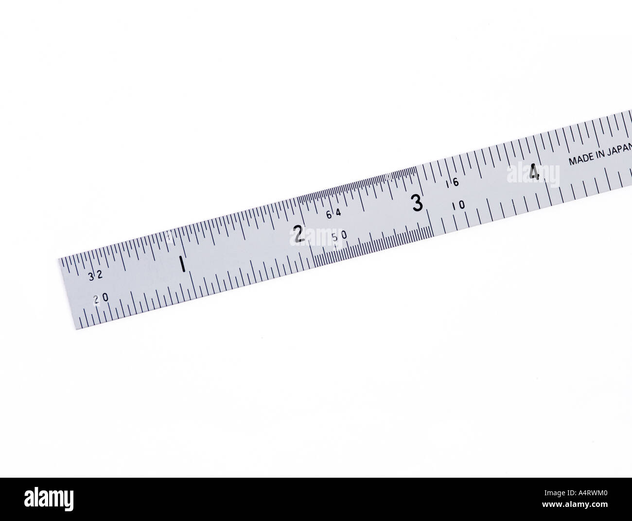 Cinta de medir en pulgadas hechas de tela y aislados contra el fondo blanco  Fotografía de stock - Alamy