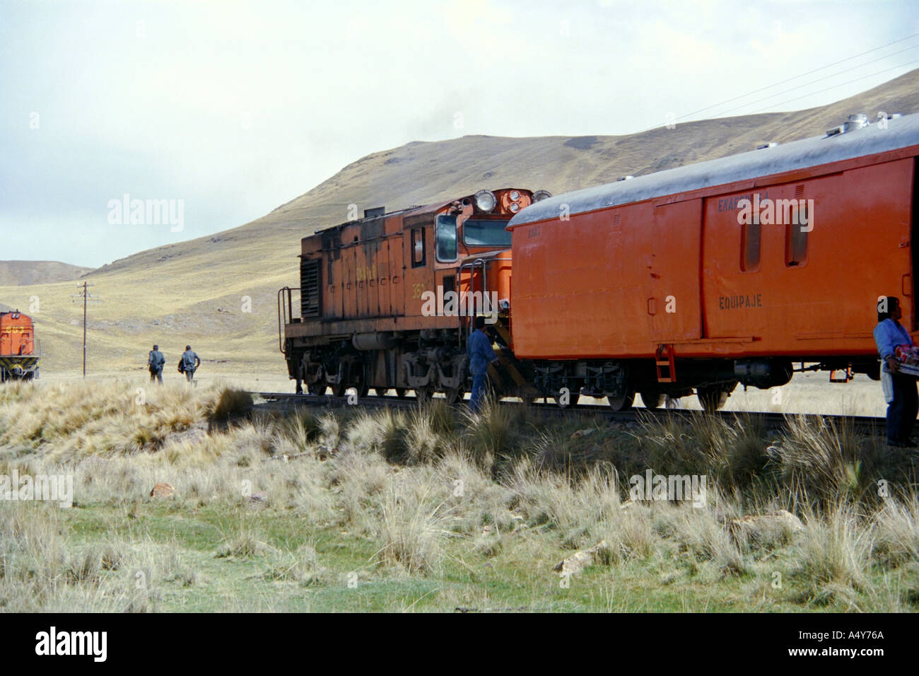Tren de puno a cusco fotografías e imágenes de alta resolución Alamy
