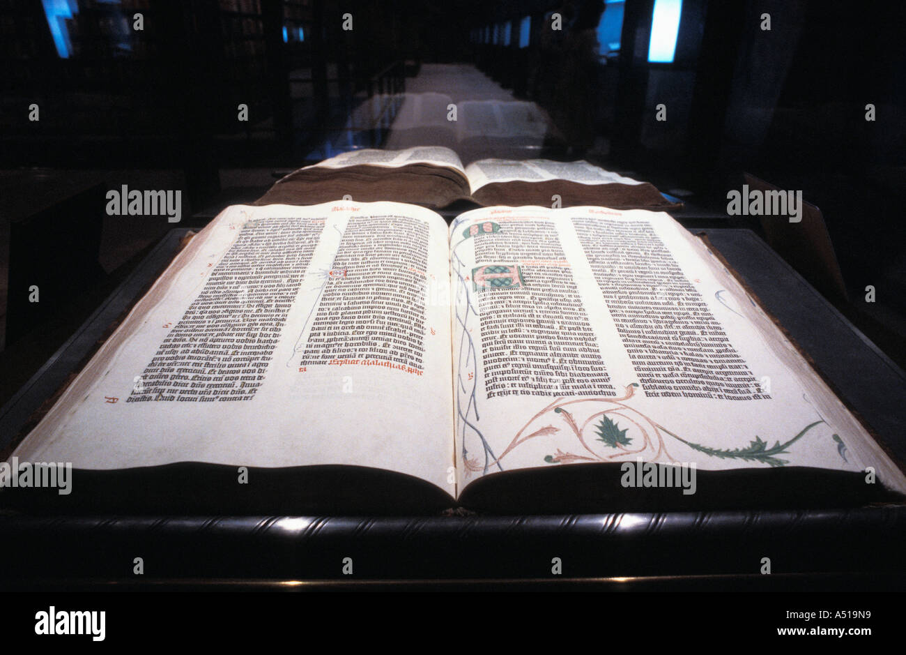 La Biblia de Gutenberg en la Beinecke de Libros Raros y Manuscritos de la biblioteca de la Universidad de Yale en New Haven CT USA Foto de stock