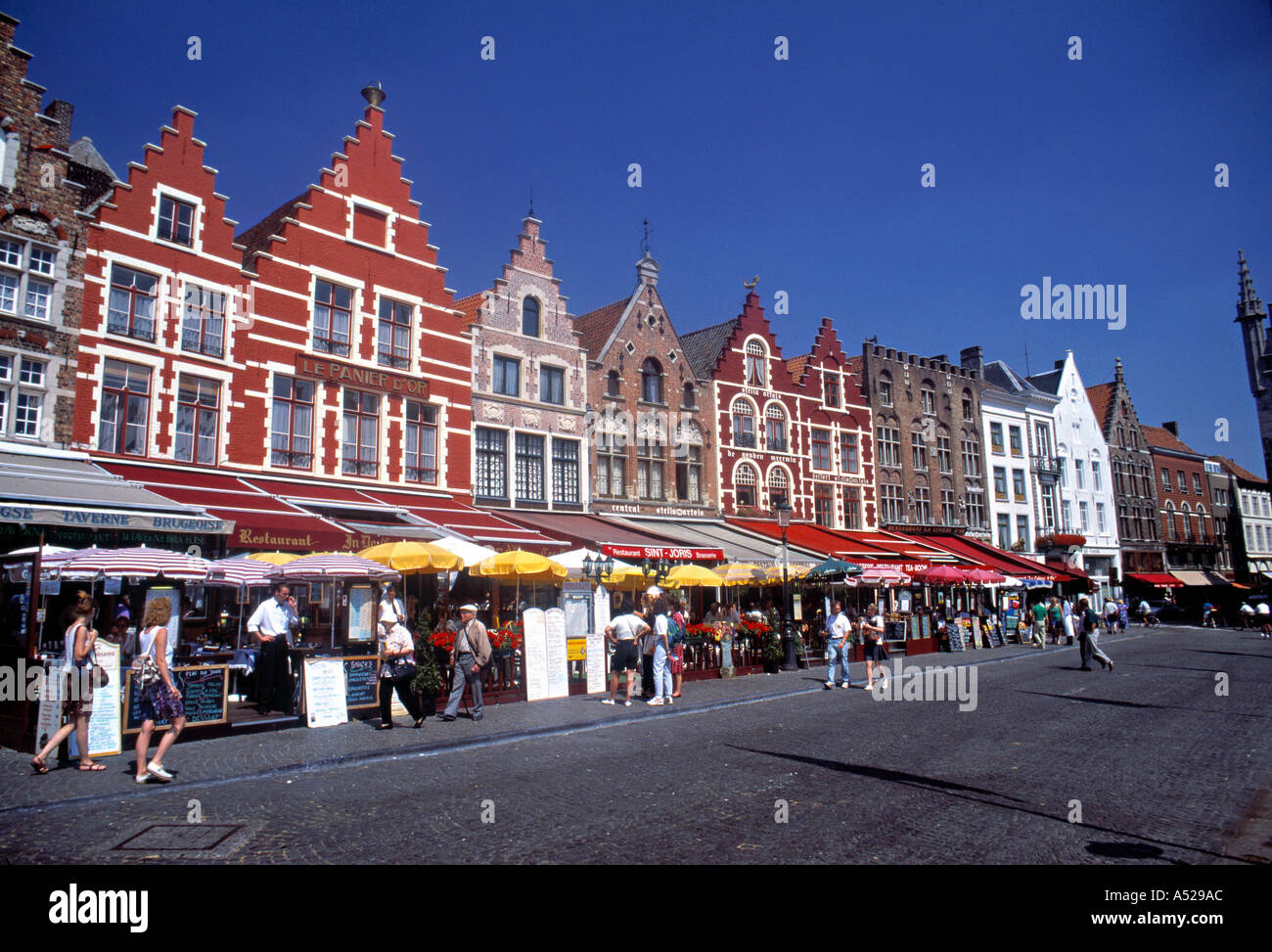 El Markt, Brujas, Bélgica Foto de stock