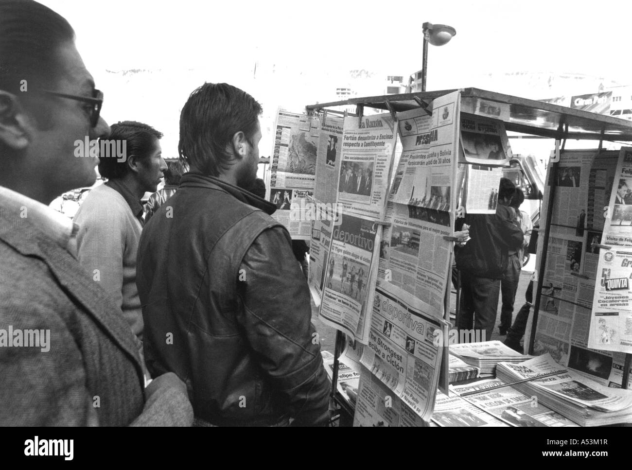 Painet ja1348 en blanco y negro de personas indonesia Yakarta país nación en desarrollo incipiente cultura económicamente desarrollados Foto de stock