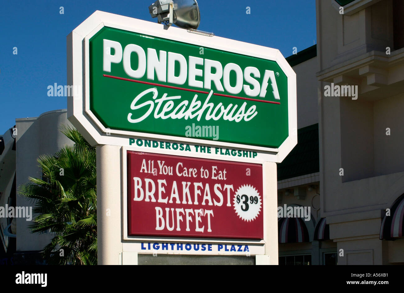 Pino Ponderosa - Restaurante asador Firmar, International Drive, Orlando,  Florida, EE.UU Fotografía de stock - Alamy