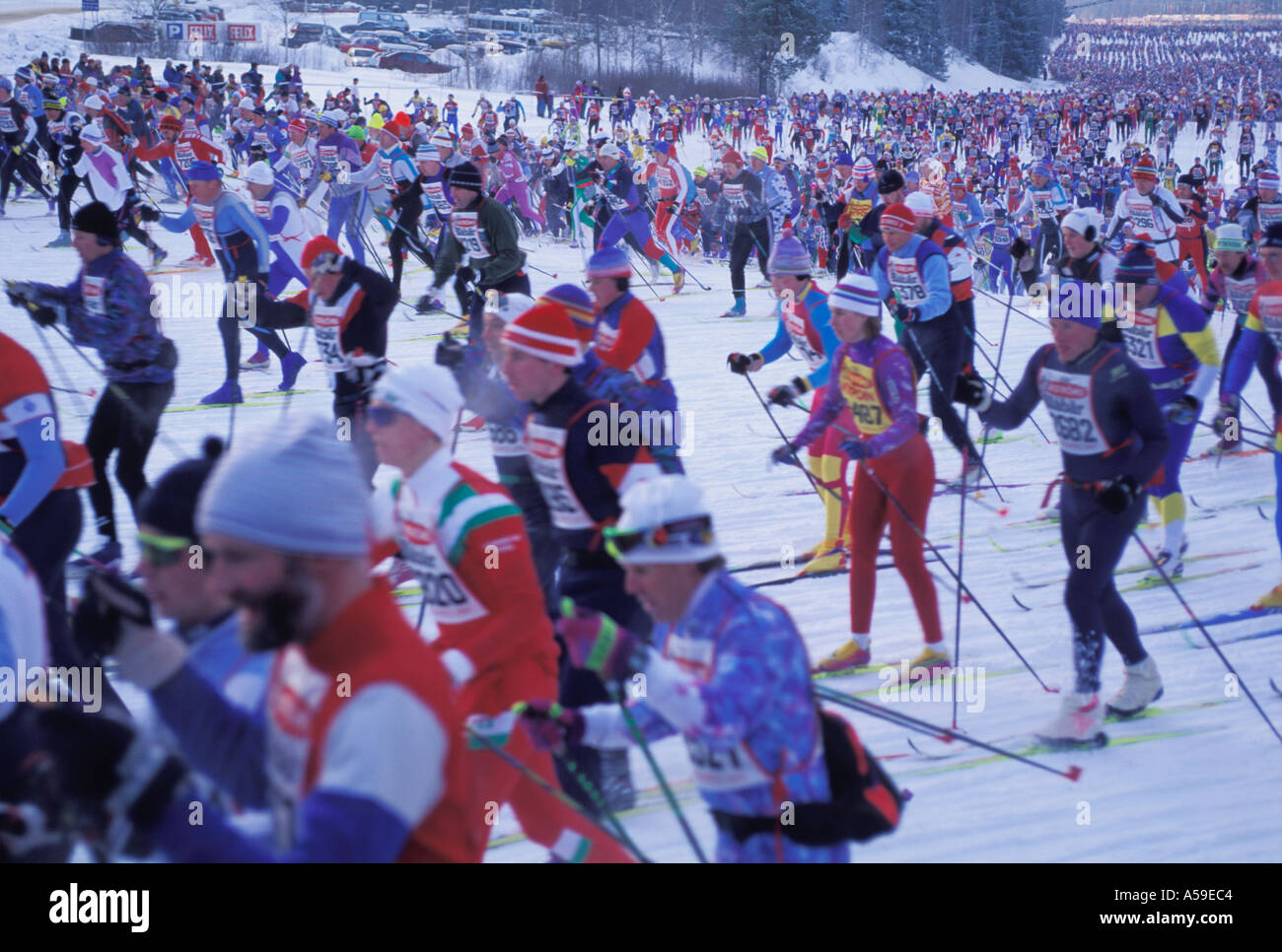 Vasaloppet está a 90 km de esquí cross-country clásico curso con casi 16.500 participantes que esquiar desde Sälen a Mora en Suecia Foto de stock