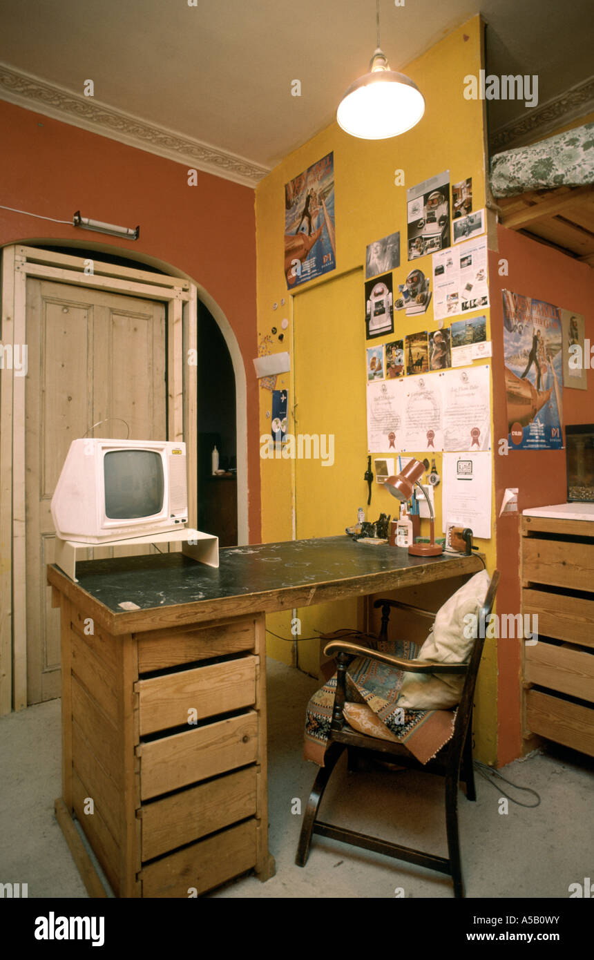Típico de finales de los setenta interior del dormitorio adolescente Foto de stock