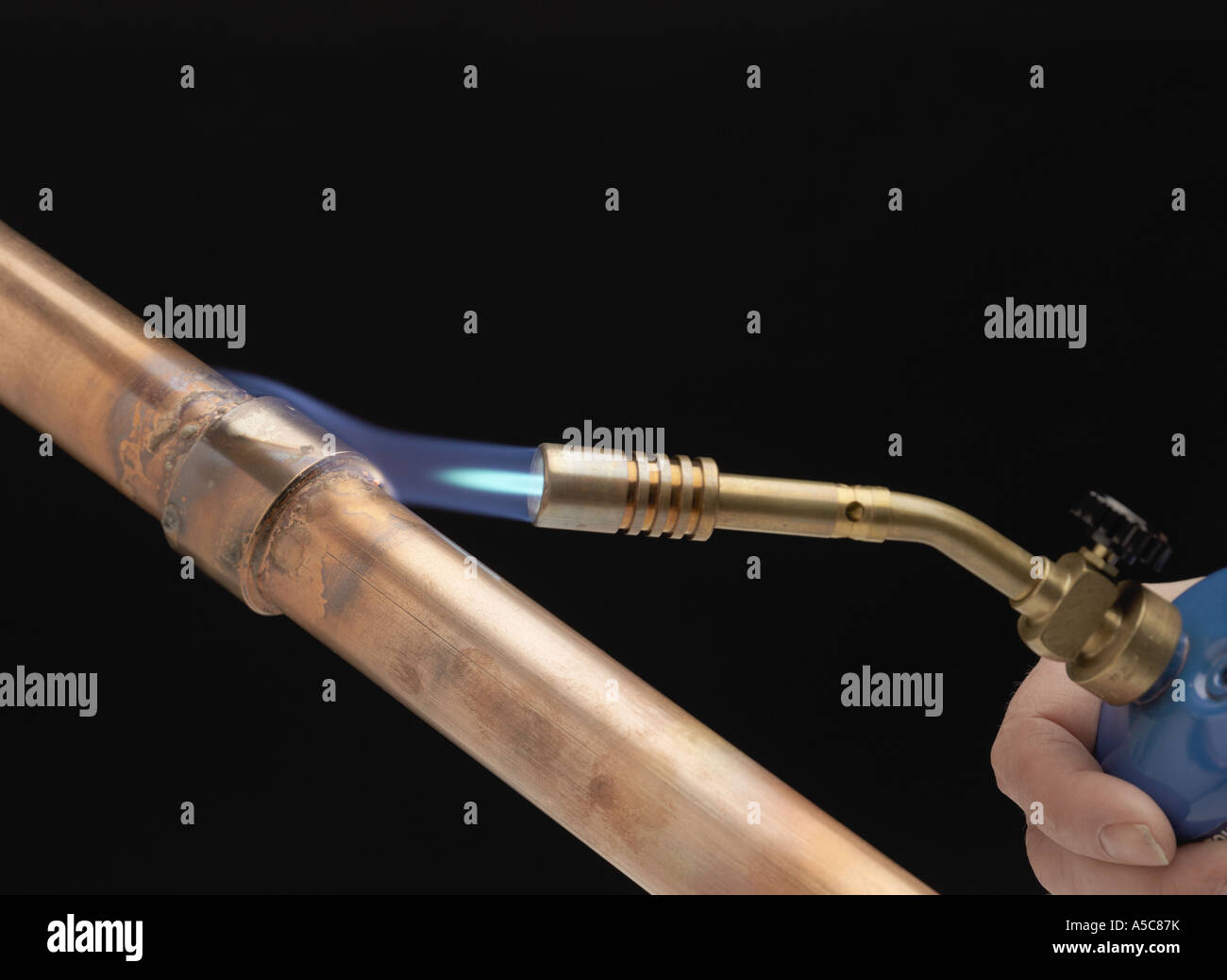 Tubo de cobre de 22mm fotografías e imágenes de alta resolución - Alamy