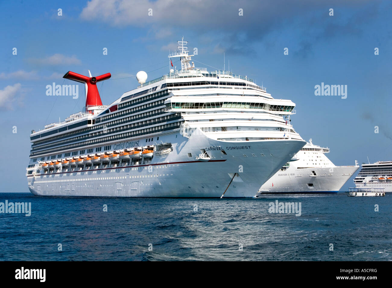Carnival Conquest cruceros mar Caribe, océano travesía, vacaciones  Fotografía de stock - Alamy