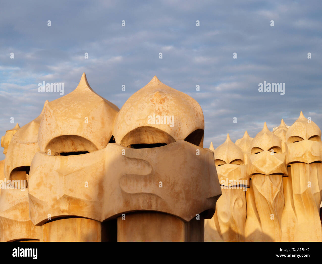 La azotea de La Pedrera de Gaudí en Barcelona España España casa Mila Europa Foto de stock