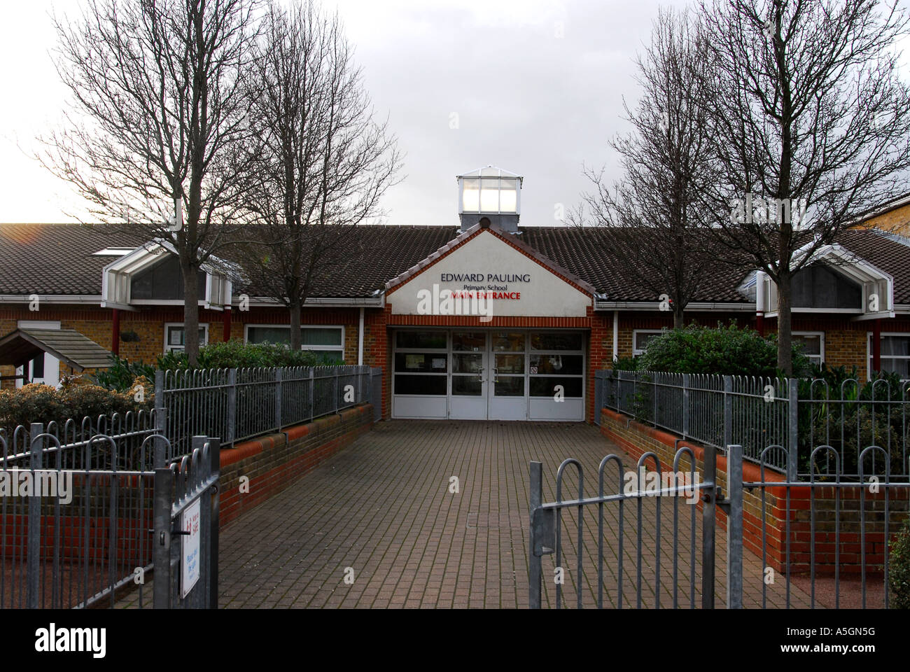 Vista general de la escuela primaria, Feltham, Middlesex, Reino Unido. Foto de stock