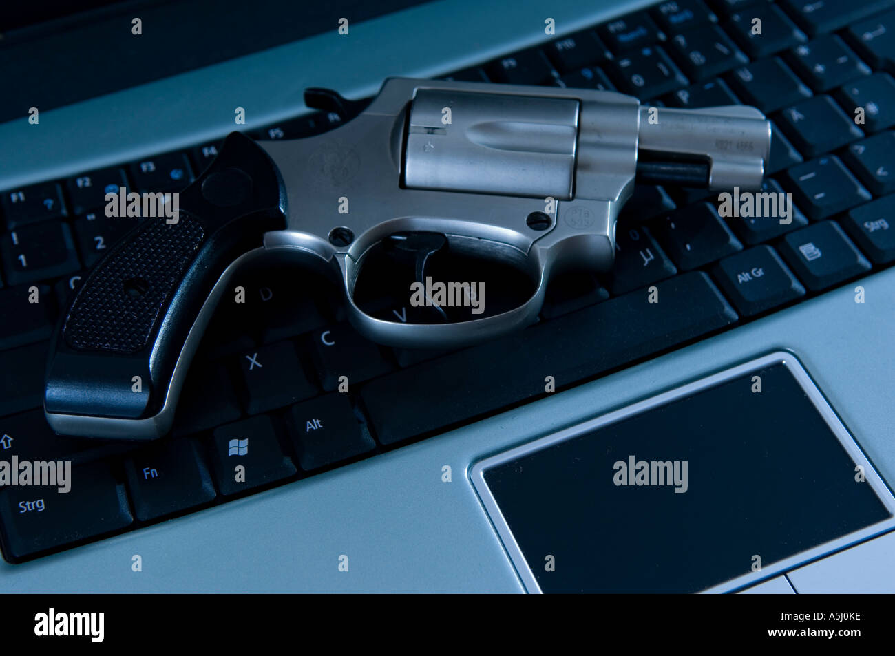 Keyboard pistol fotografías e imágenes de alta resolución - Alamy