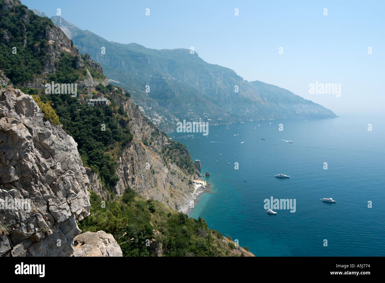 Costa de Amalfi (Costiera Amalfitana) cerca de Positano, Riviera Napolitana, Italia Foto de stock