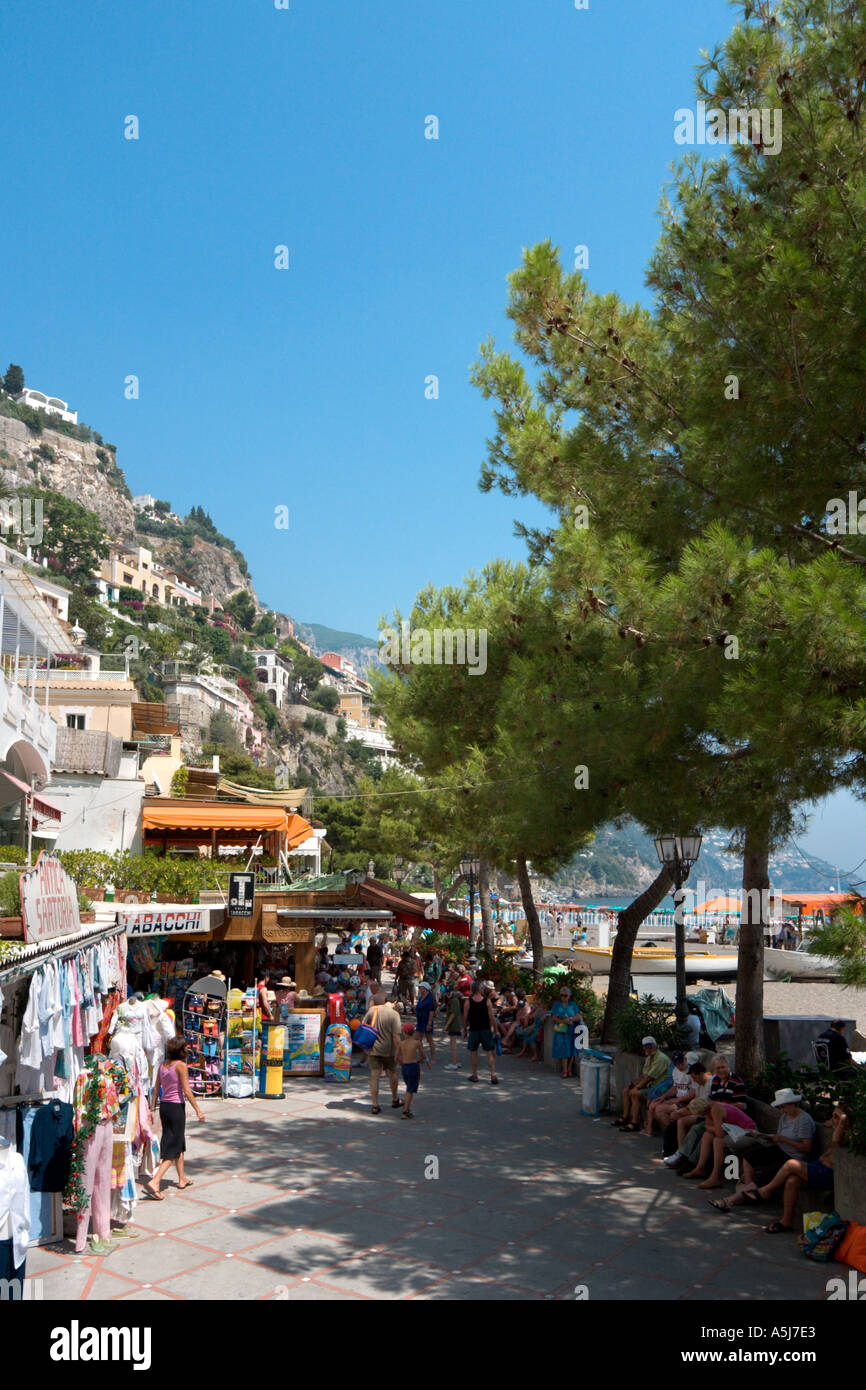 Tiendas de playa, Positano, Amalfi Costa (Costiera Amalfitana), Riviera Napolitana, Italia Foto de stock