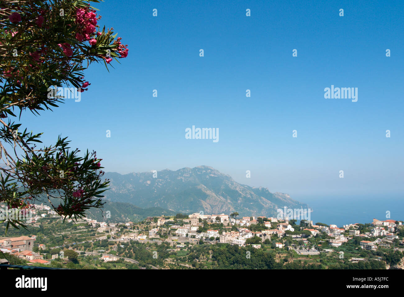Vista de Ravello de Scala, Costa de Amalfi (Costiera Amalfitana), Riviera Napolitana, Italia Foto de stock