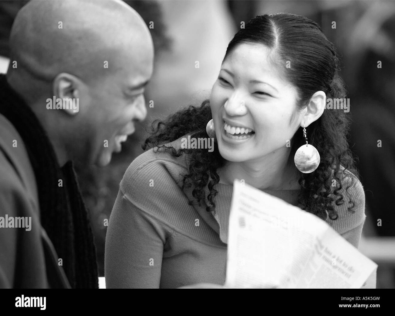 Interracial Couple Asian African Fotografías E Imágenes De Alta Resolución Alamy