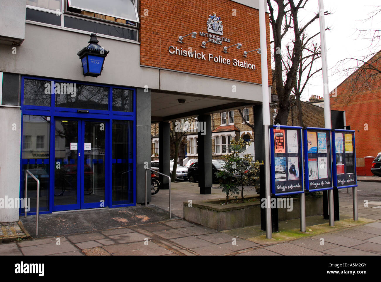 Vista general de la estación de policía de Chiswick, Chiswick, al oeste de Londres, Reino Unido. Foto de stock