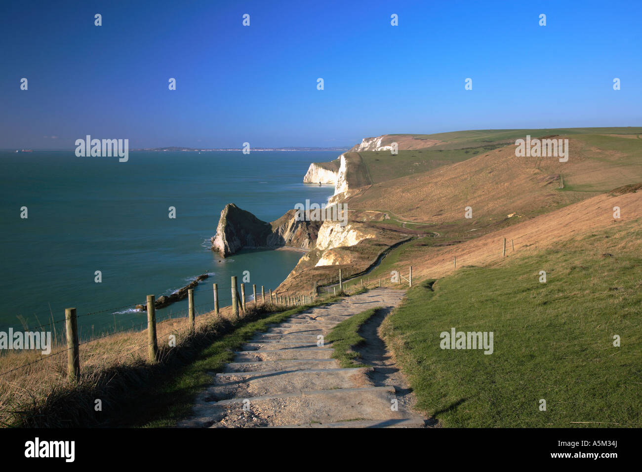 La costa sur oeste de Path acercándose a la puerta de Durdle Dorset Foto de stock