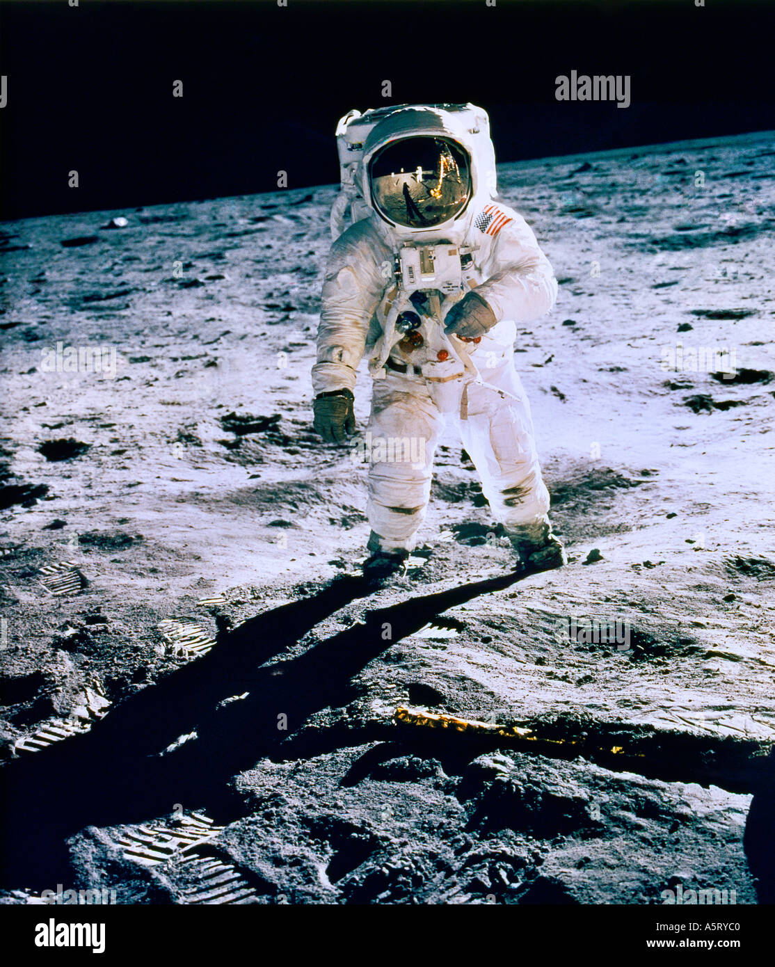 El hombre en la Luna Buzz Aldrin caminando en la luna Fotografía de