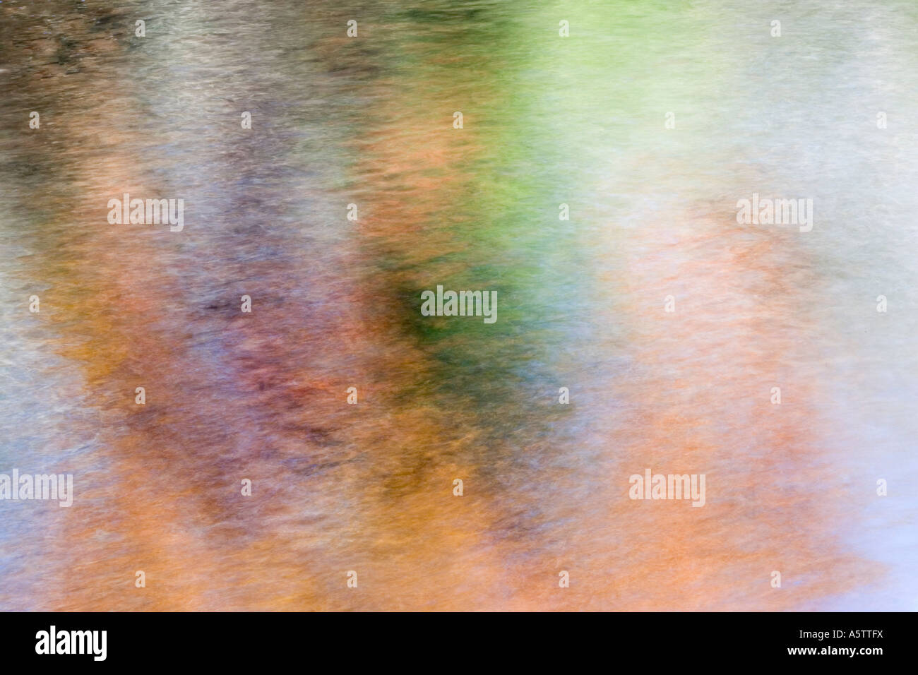 Reflejos en el agua, Redding, Connecticut, Estados Unidos Foto de stock