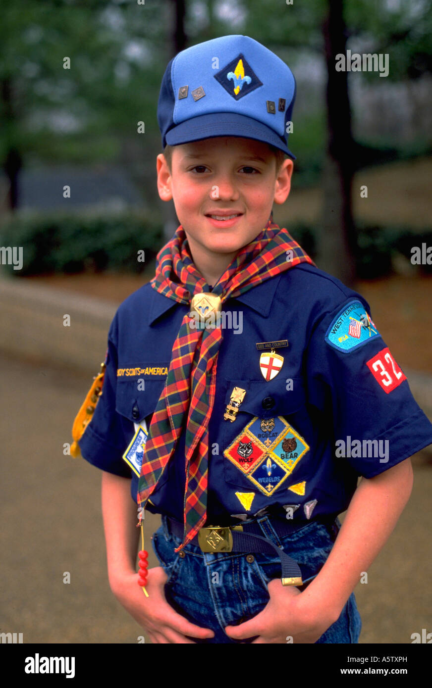 Boy scout uniform fotografías e imágenes de alta resolución - Alamy