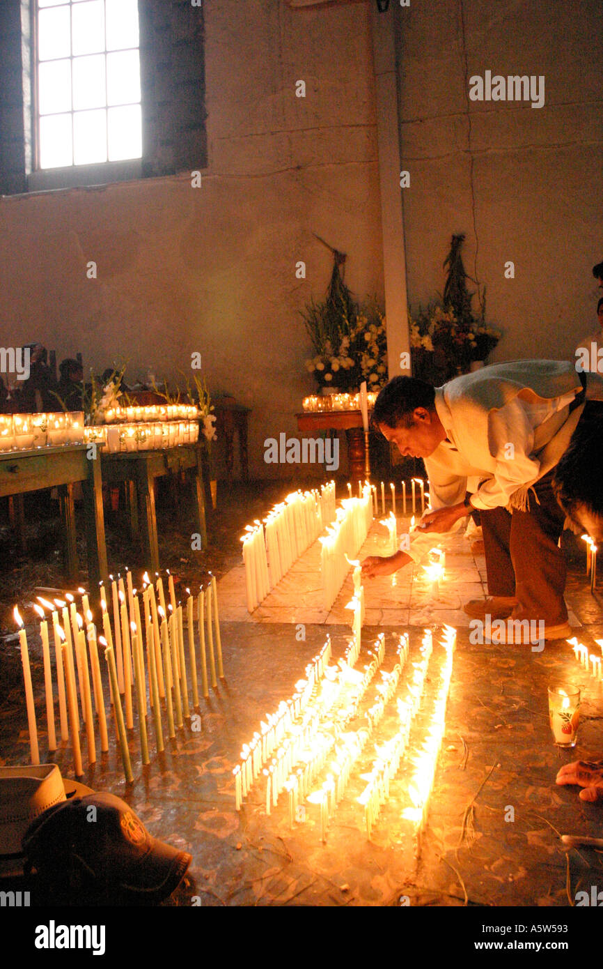 Ceremonia religiosa en San Juan Chamula México Fotografía de stock - Alamy