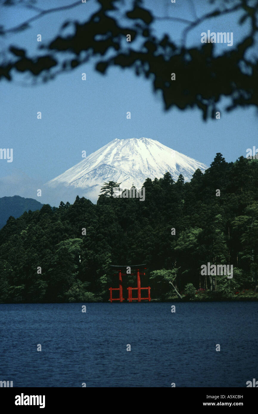 Vista del Monte Fuji desde el Lago Ashi, Hakone, Japón Foto de stock
