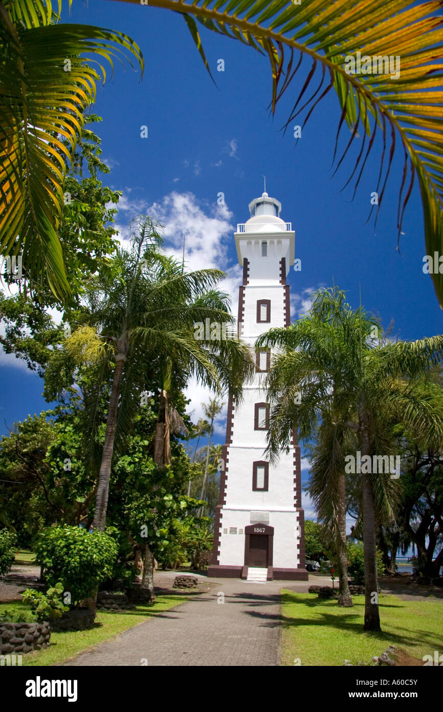 El único faro de Tahití se asienta en el terreno Captin James Cook desembarcó en la isla en la Punta Venus Foto de stock