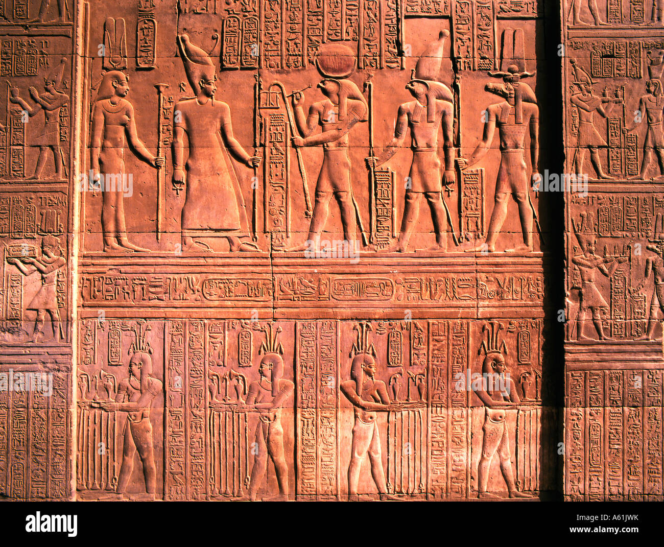 Egipto Kom Ombo el templo de Kom Ombo relieves jeroglíficos Foto de stock