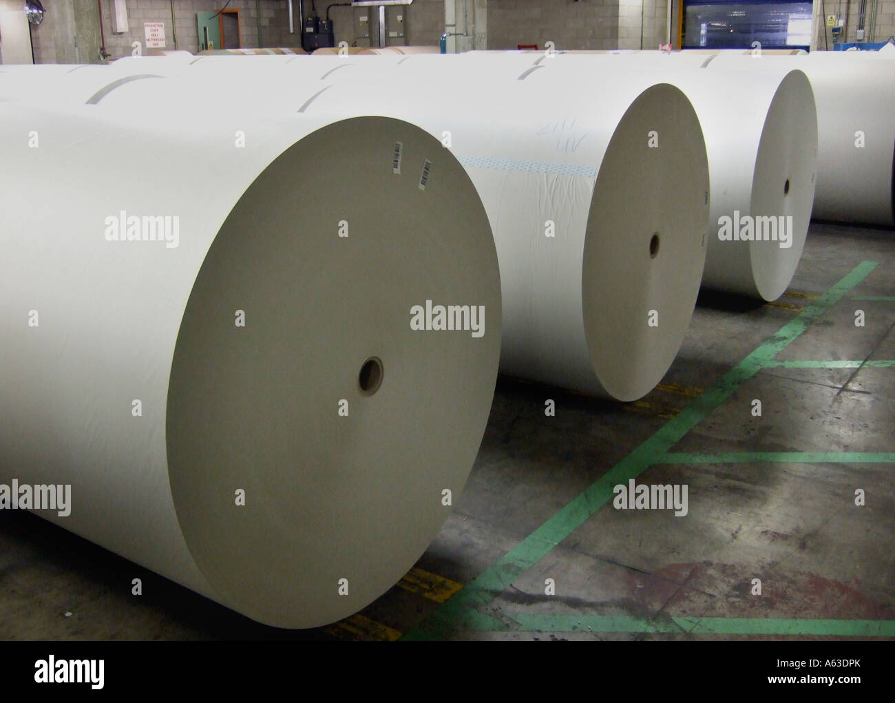 Las bobinas de papel prensa Fotografía de stock - Alamy