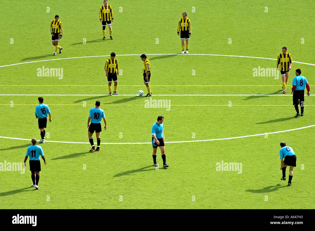 Saque partido de fútbol Foto de stock