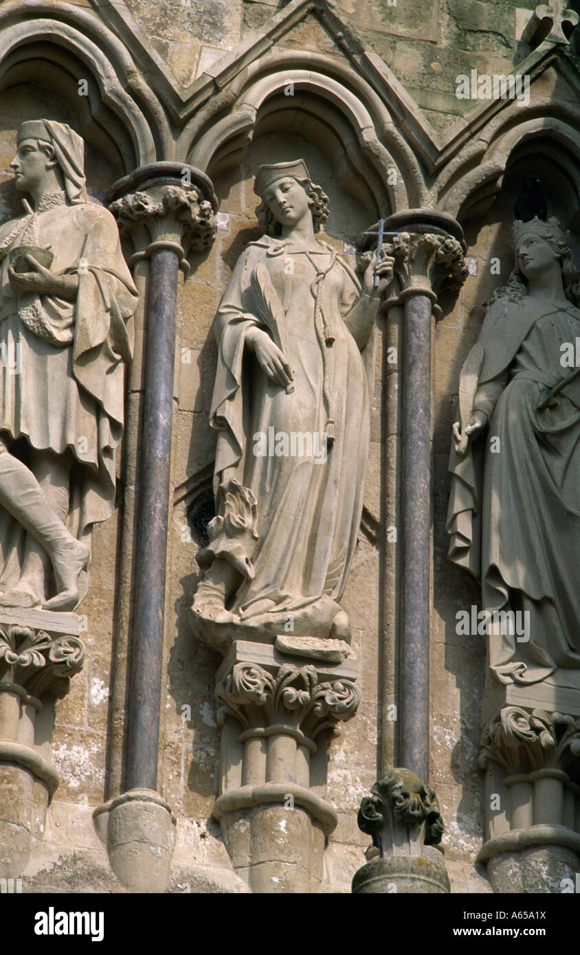 Santa Margarita de Antioquía La Catedral de Salisbury West Front - Wiltshire Foto de stock