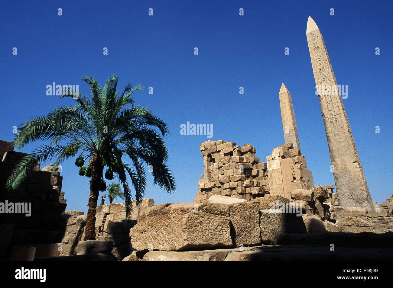 Dos obeliscos en el templo de Karnak Foto de stock