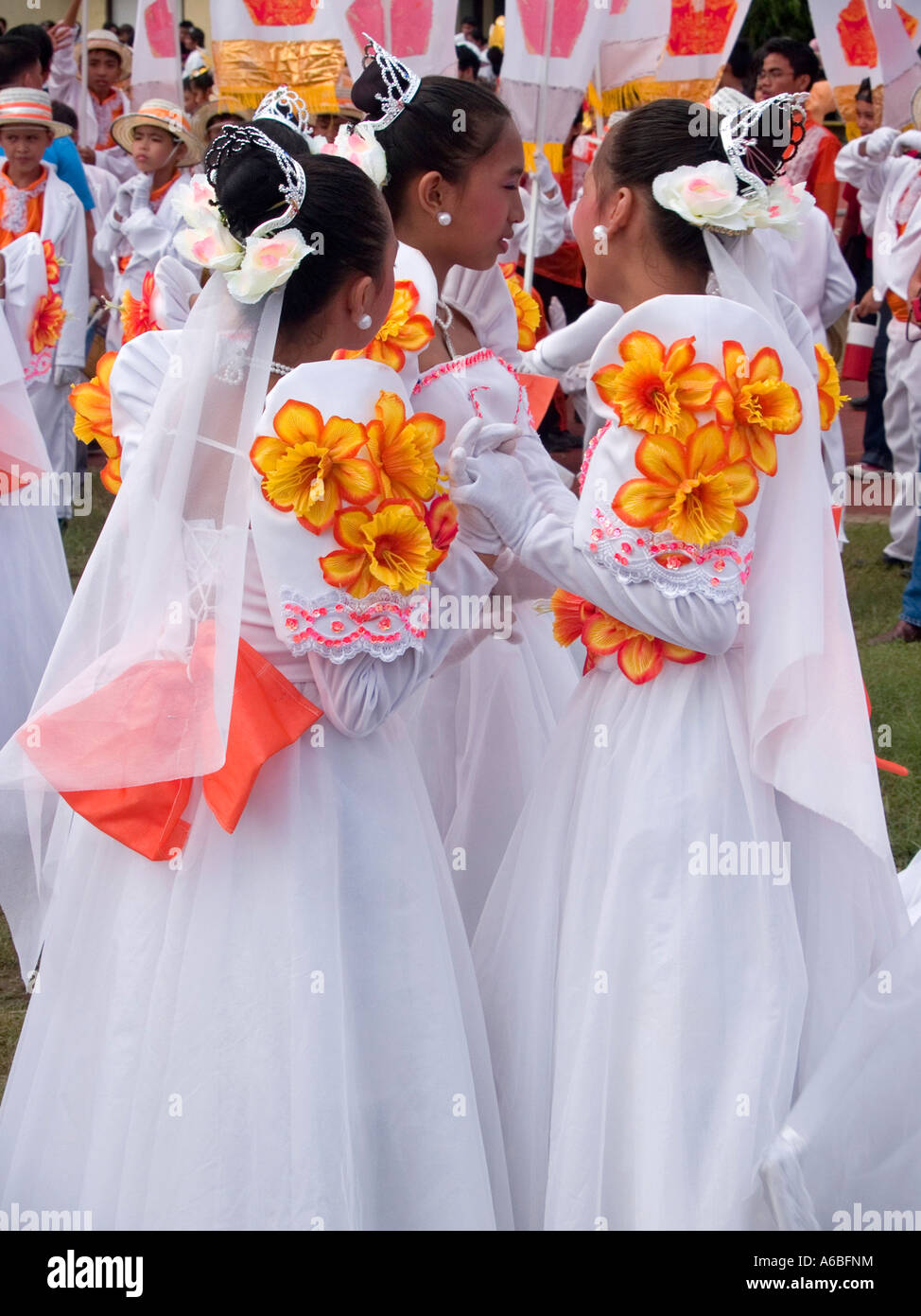Las niñas en vestidos de hermosas flores Festival Sinulog Cebu, Filipinas Fotografía de stock - Alamy Las niñas en vestidos de hermosas flores Festival Sinulog Cebu, Filipinas Fotografía de stock - Alamy
