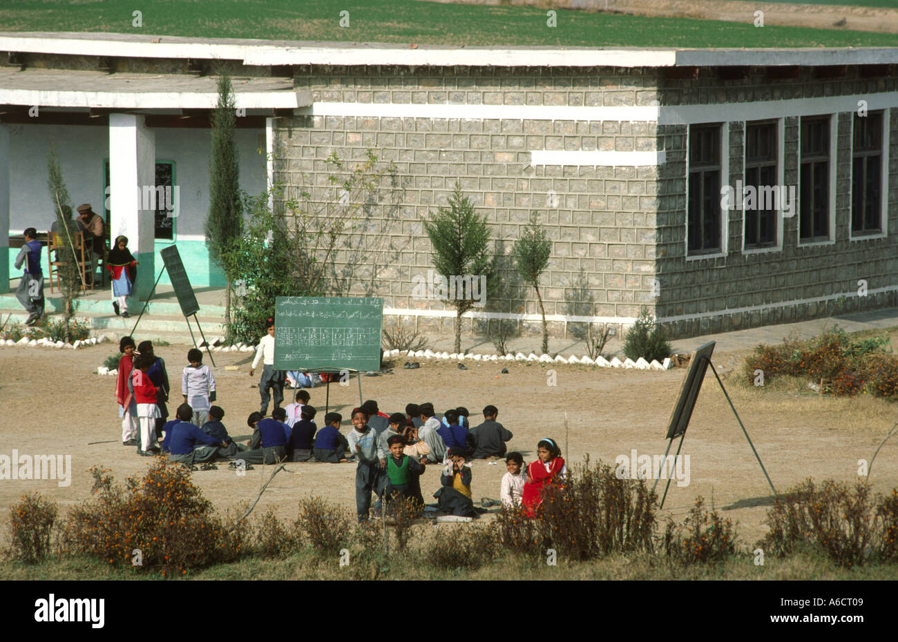 Pakistán occidental Taxila Punjab rural educación escolar al aire libre Foto de stock