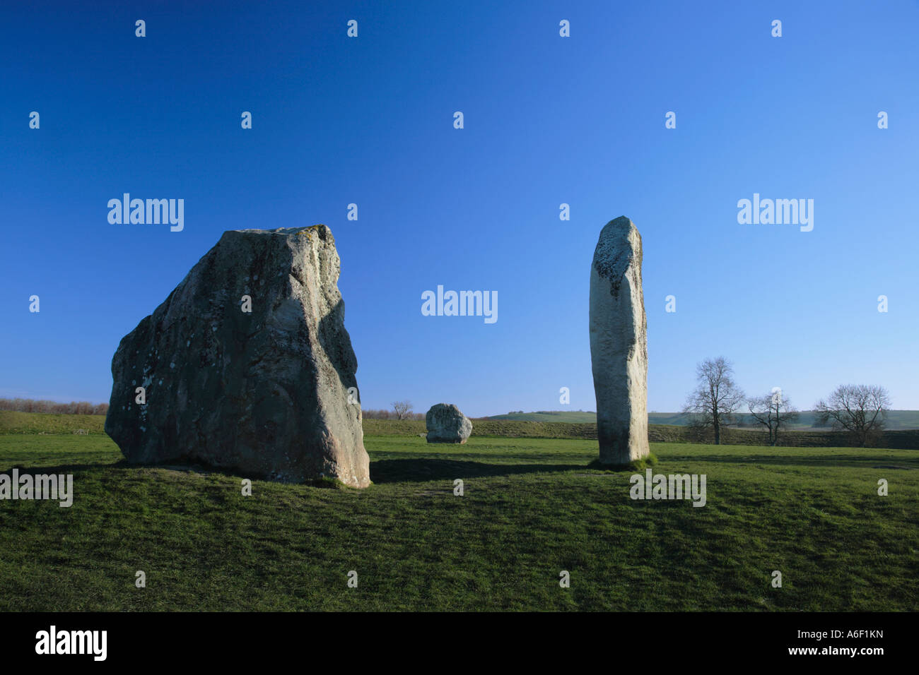 Standing Stones en Avebury al amanecer un sitio de patrimonio mundial de la UNESCO Wiltshire, Inglaterra Foto de stock